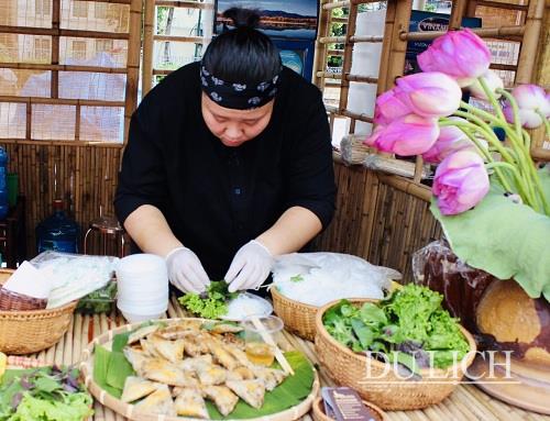 Một gian hàng của Hội Đầu bếp Việt Nam tại sự kiện kỷ niệm 20 năm thành phố Hà Nội nhận danh hiệu “Thành phố vì hòa bình”